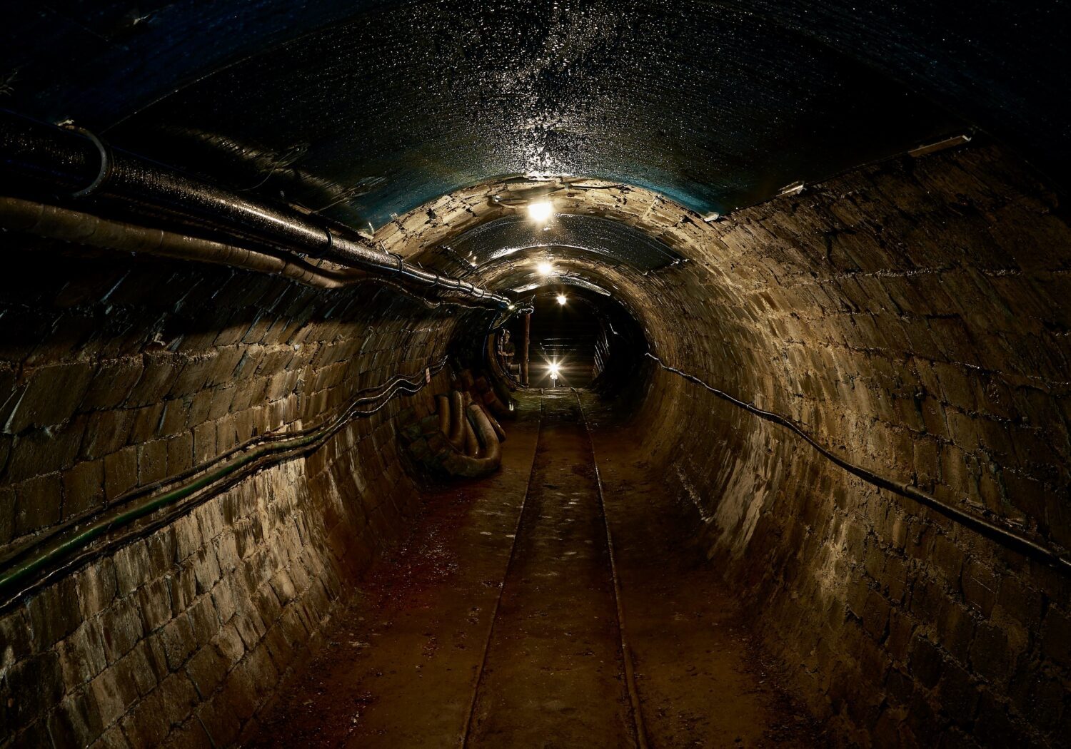 В виртуальной шахте не под землей. Заброшенные шахты. В виртуальной шахте не под землей. Канализационные шахты. Музей березовский рудник.