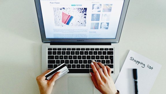 A Plastic Flute for 60 Euros: Successful E-Commerce with Storytelling