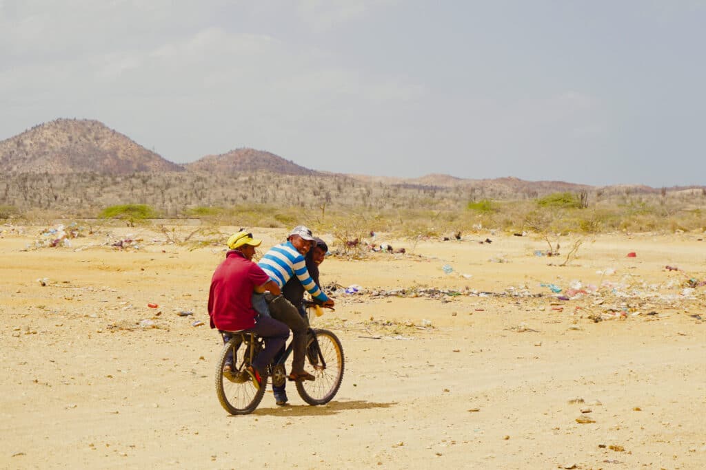 Planet Storytelling Kolumbien La Guajira Fahrrad Plastik 1 - Planet Storytelling: Kolumbien