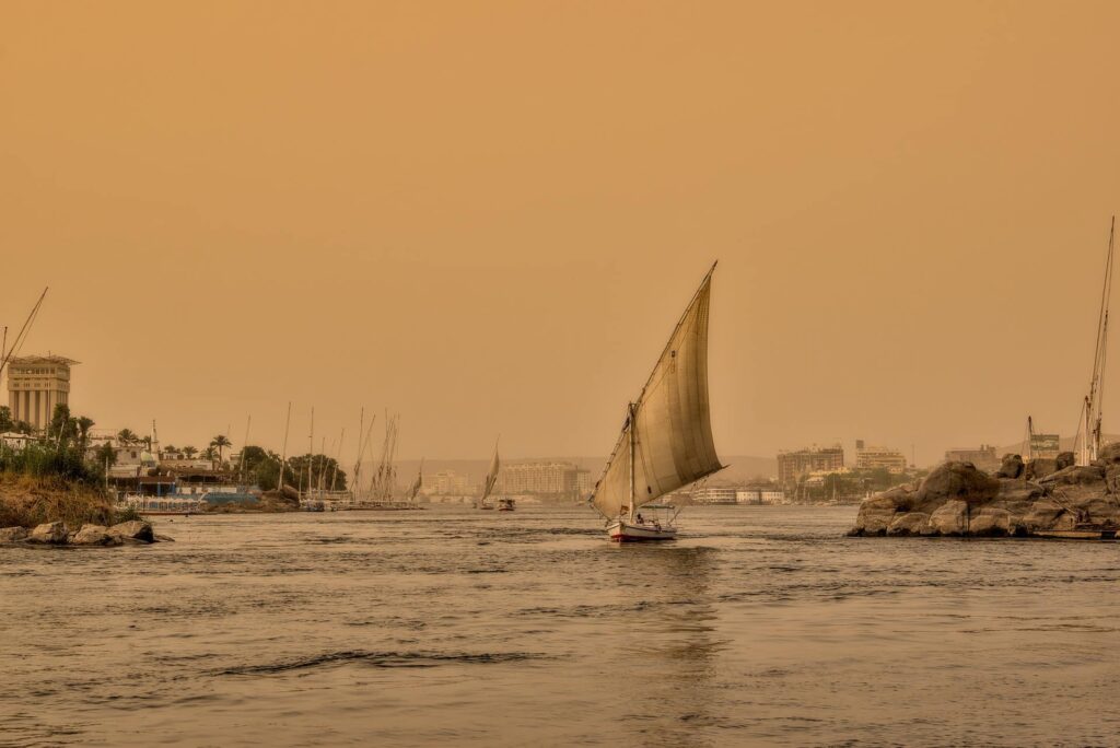 Ein Segelboot auf dem Nil