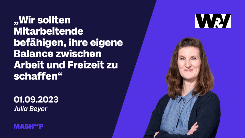 Julia Beyer vor lilafarbenem Hintergrund, mit dem Zitat: 'Wir sollten Mitarbeitende befähigen, ihre eigenen Balance zwischen Arbeit und Freizeit zu schaffen.' - W&V Beitrag