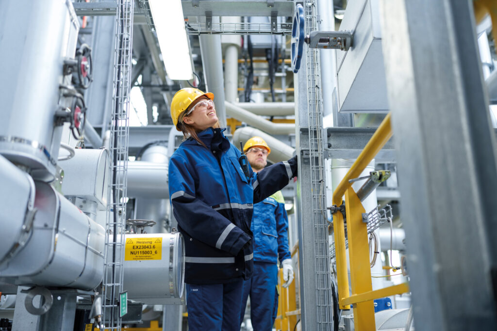 6923 eFurnace - Die Heldenreise von BASF: 150 Jahre Unternehmensgeschichte mit Höhen und Tiefen