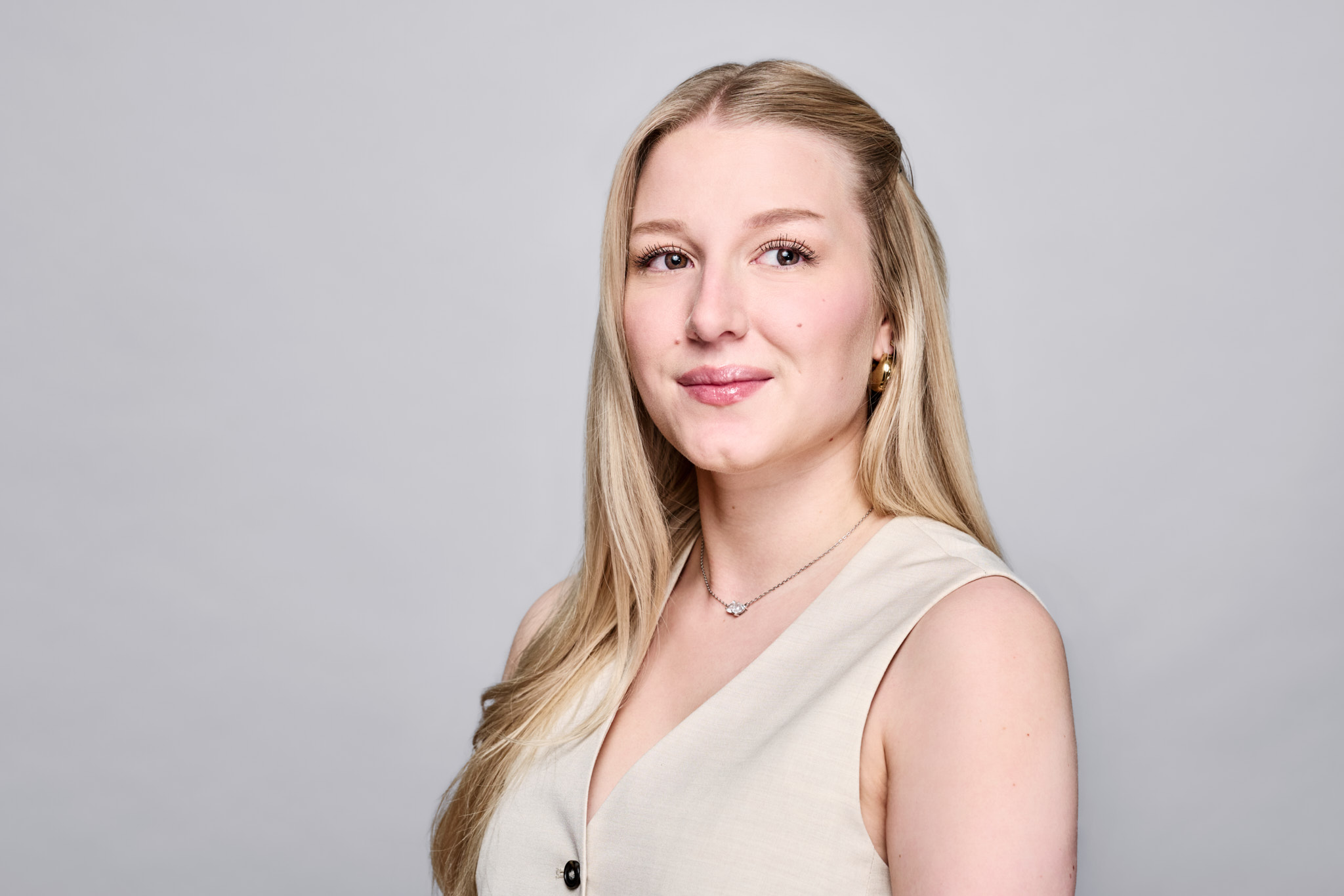 https://www.mashup-communications.de/app/uploads/2025/04/Marla_Fischer_WEB-MashupCommunications_MarlaFischer_23600-PhotoSaskiaUppenkamp.jpg