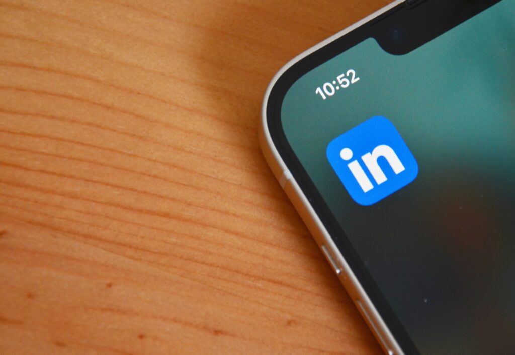 CEO Kommunikation Bau Branche - Der LinkedIn-Guide für CEOs und Leadership der Baubranche